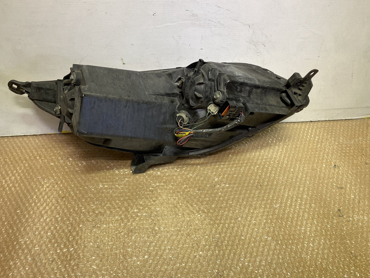 2006 Mitsubishi Colt - Left Headlight PN: 8301A665
