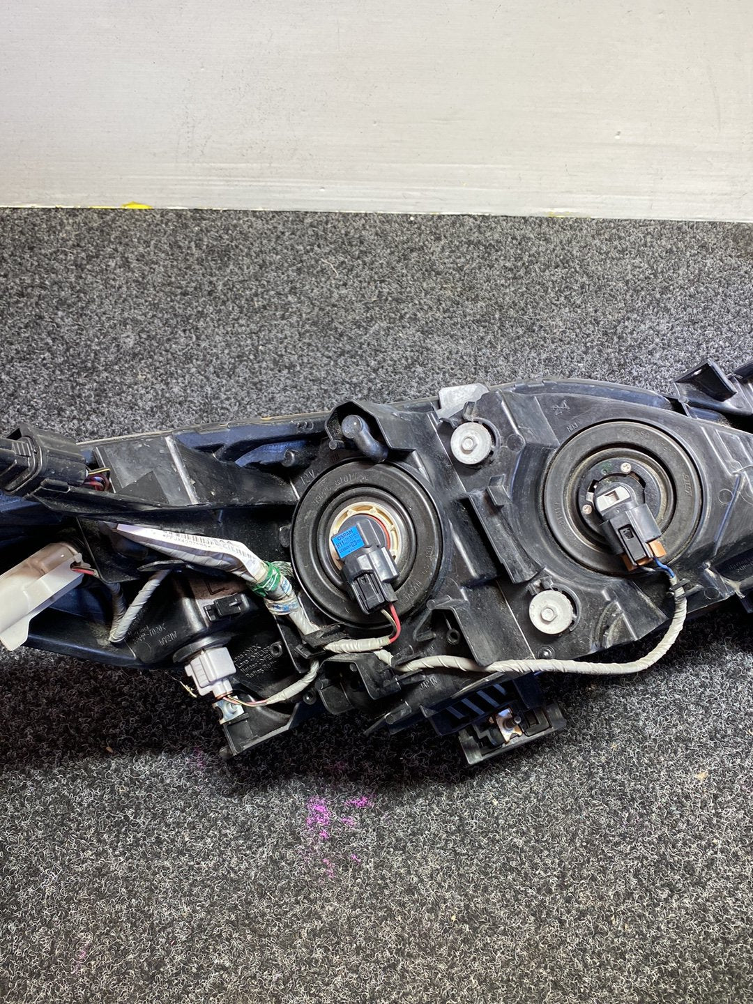 2010 Mazda Axela - Left Headlight Manual Adjust/ Non Hid/ Koito 100-41343