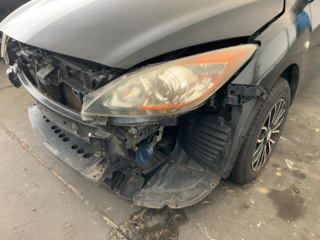 2011 Mazda Mazda3 JM0BL10F100223268  Dismantling For Parts