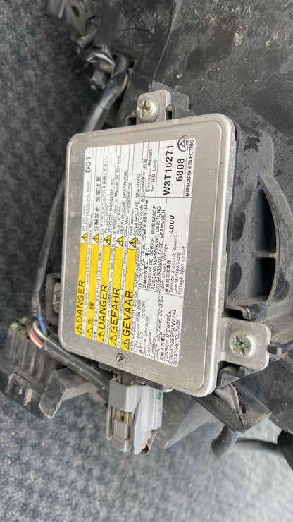 2008 Mitsubishi Outlander - Left Headlight