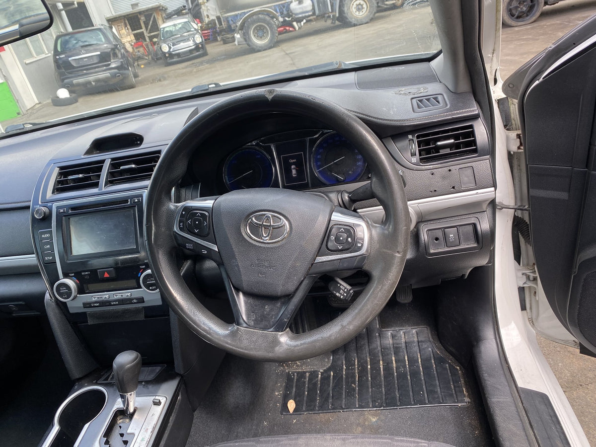 2016 Toyota Camry Hybrid H Dismantling For Parts