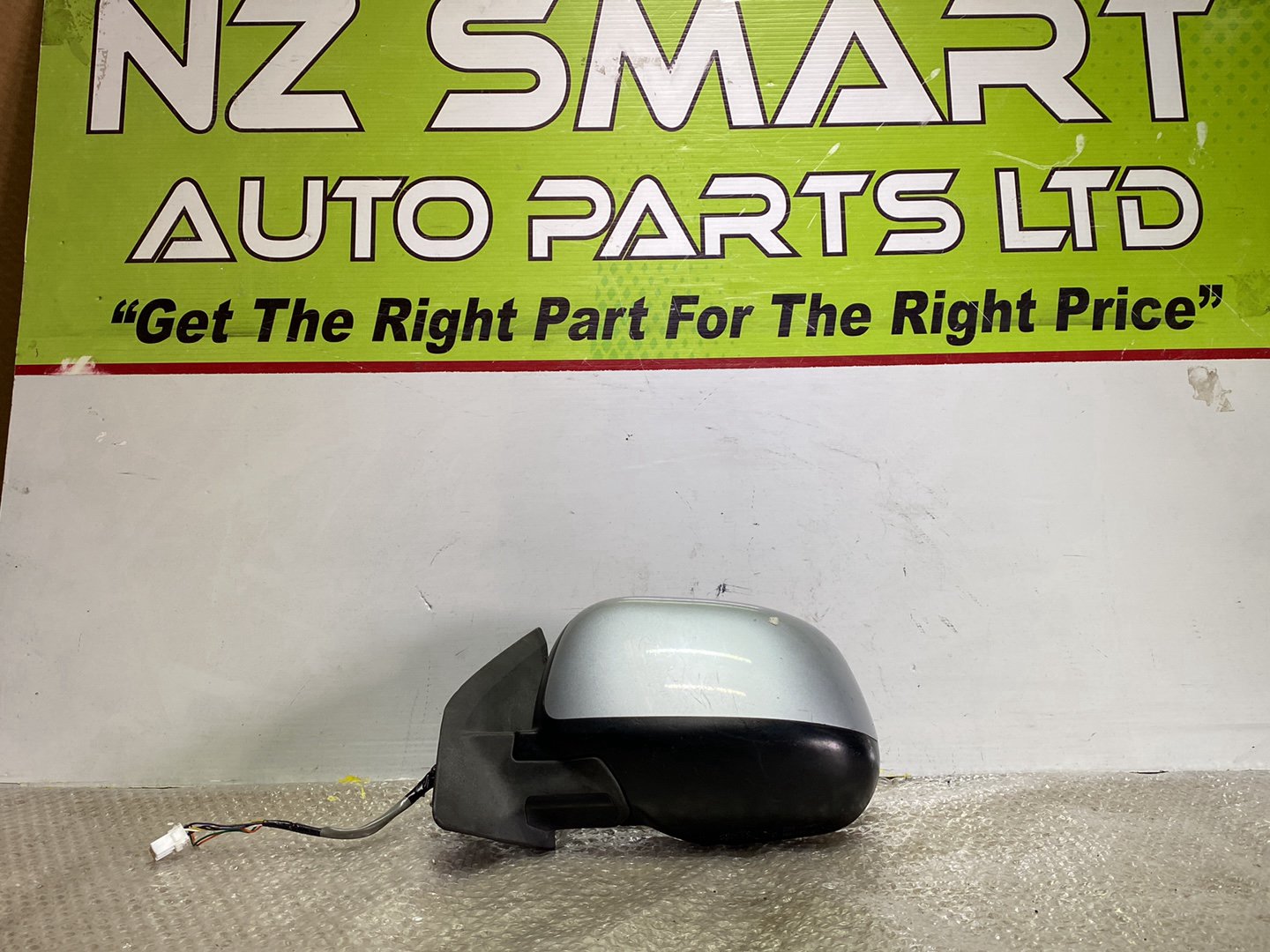 2006 Mitsubishi Outlander- Left Door Mirror PN: 7 wires