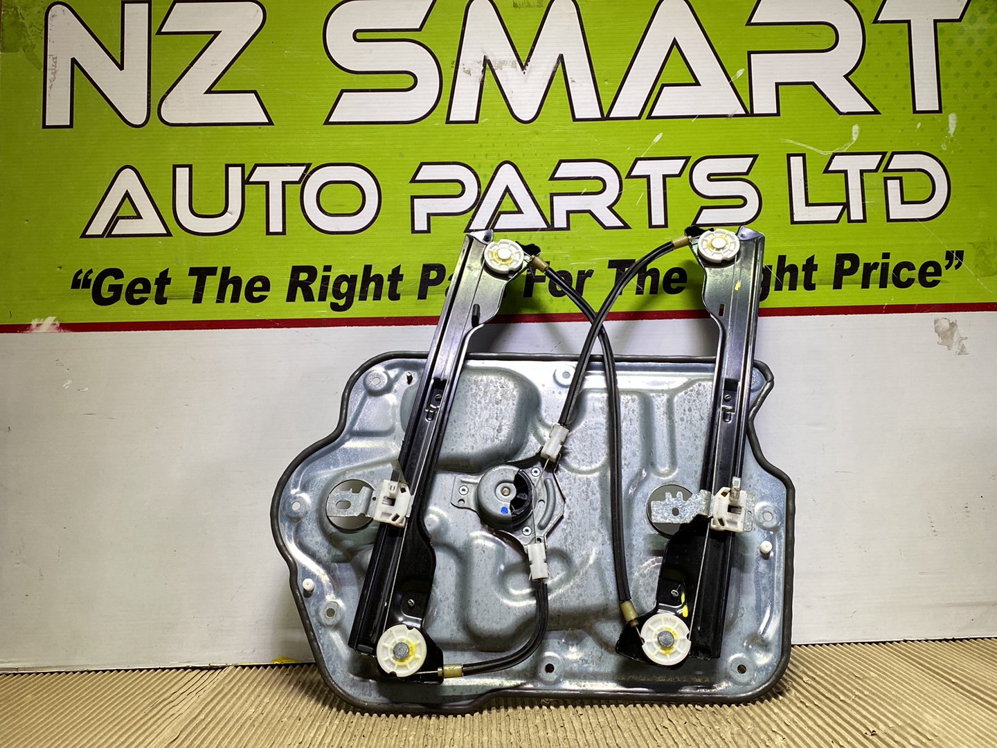 2008 Nissan Dualis KJ10- Left Front Window Regulator PN: see photos