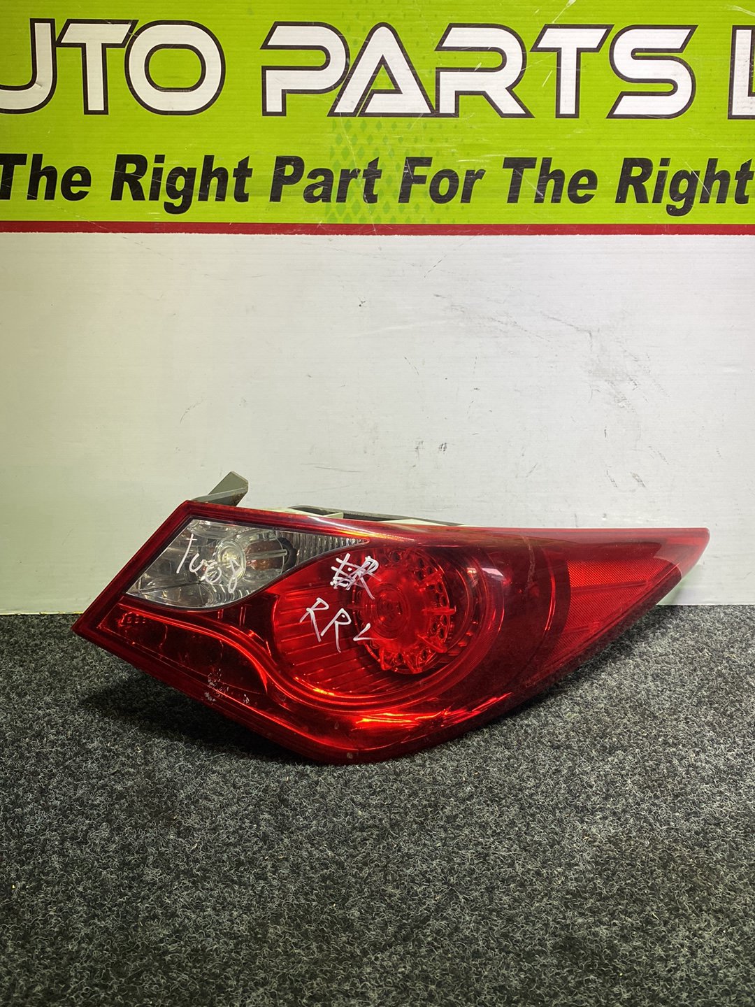 2012 Hyundai i45 - Right Taillight PN: 92402-3S
