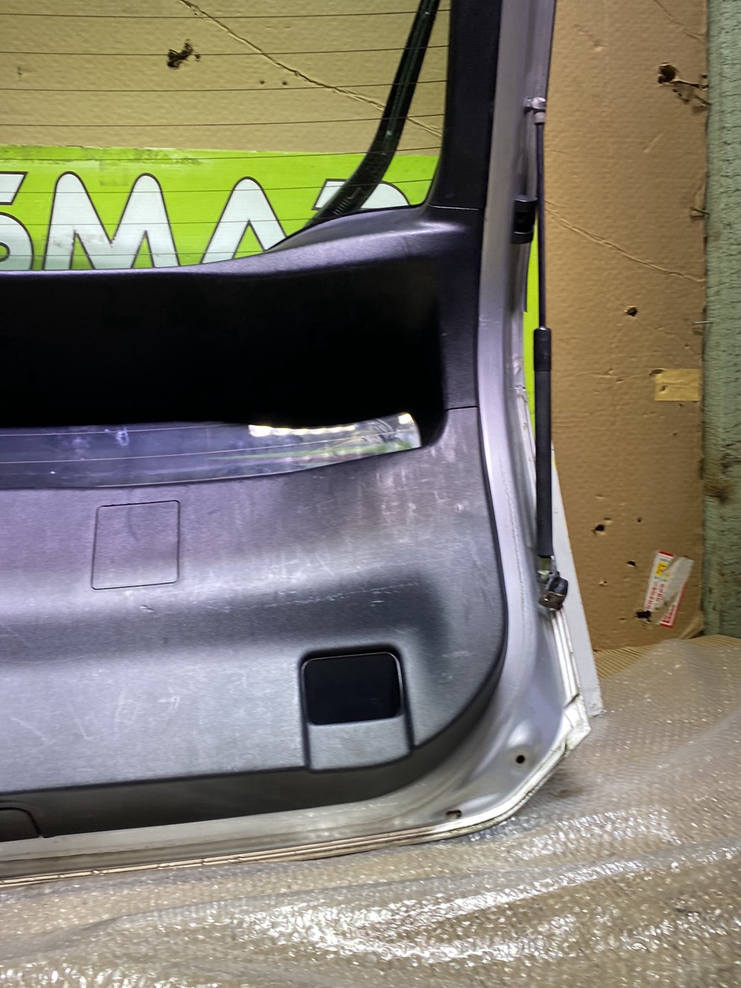2010 Toyota Prius- Tailgate PN: 6700547181-Complete