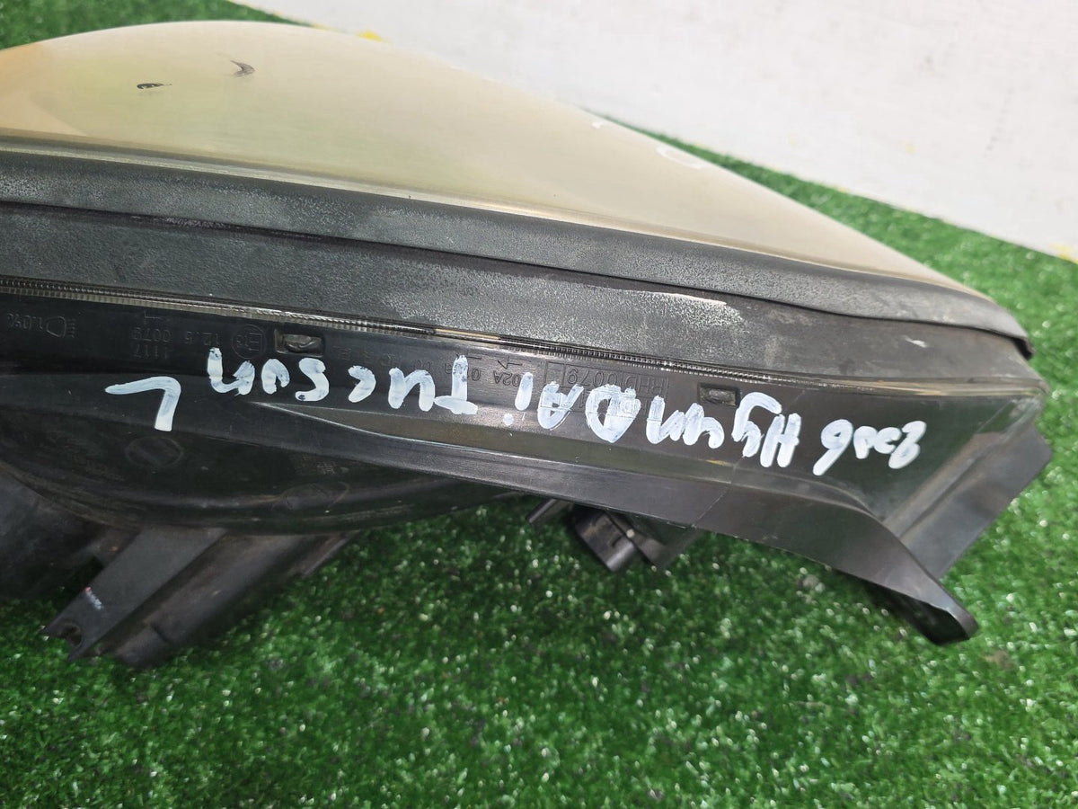 2006 Hyundai Tucson - Left Headlight PN: 92101-2EXXX