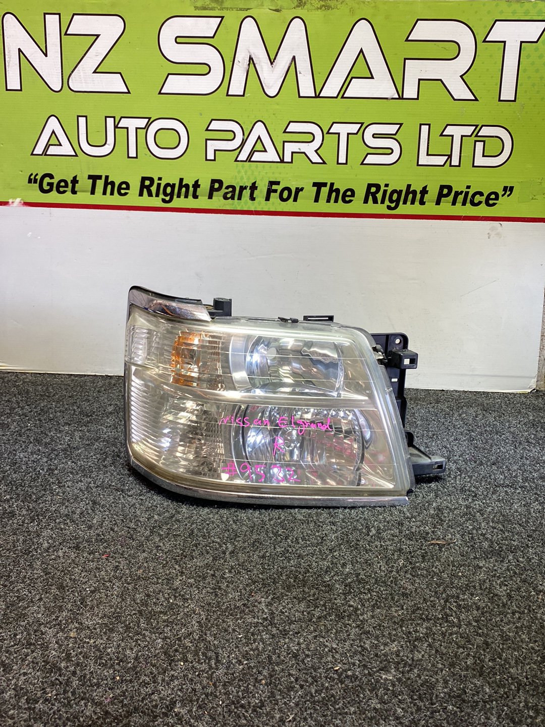 2001 Nissan Elgrand - Right Headlight PN: 100-24776