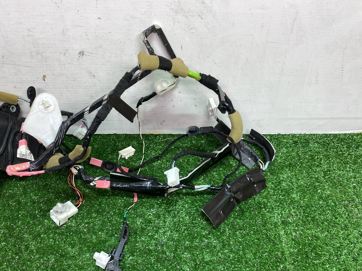 2017 Used Toyota Prius ZVW50 - Right Front door Wiring Harness PN: 8215147581