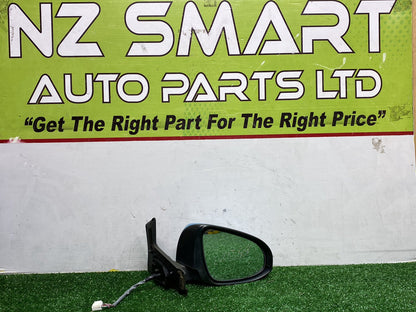 2013 Used Toyota Aqua NHP10 - Right Door Mirror PN: 7 wires