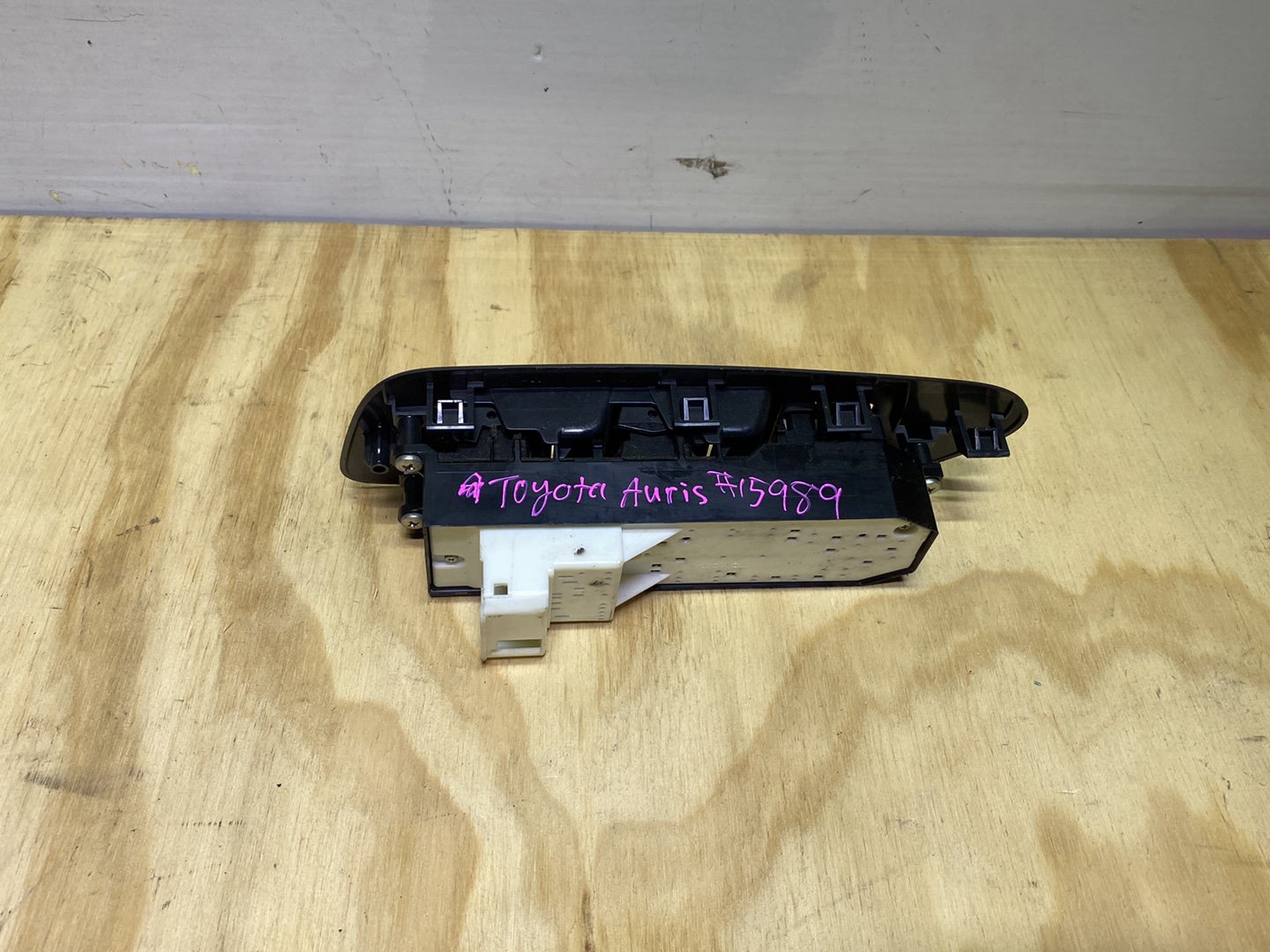 2007 Toyota Auris - Master Power Window Switch