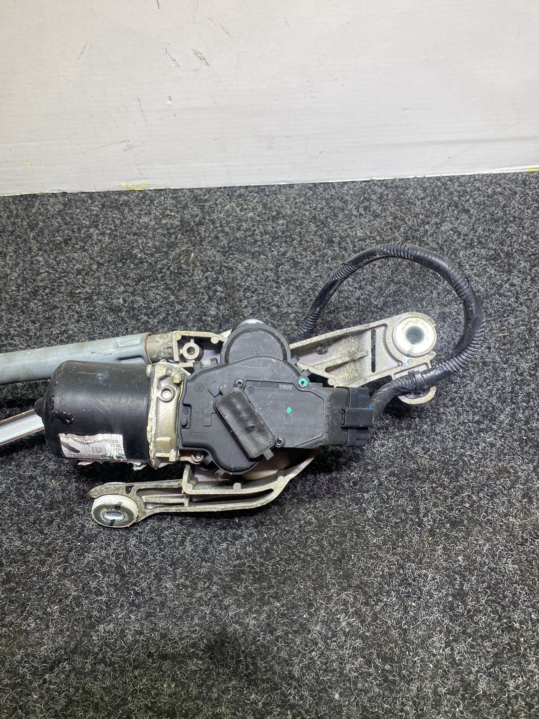 2010 Nissan Juke YF15 - Front Wiper Rack Assembly