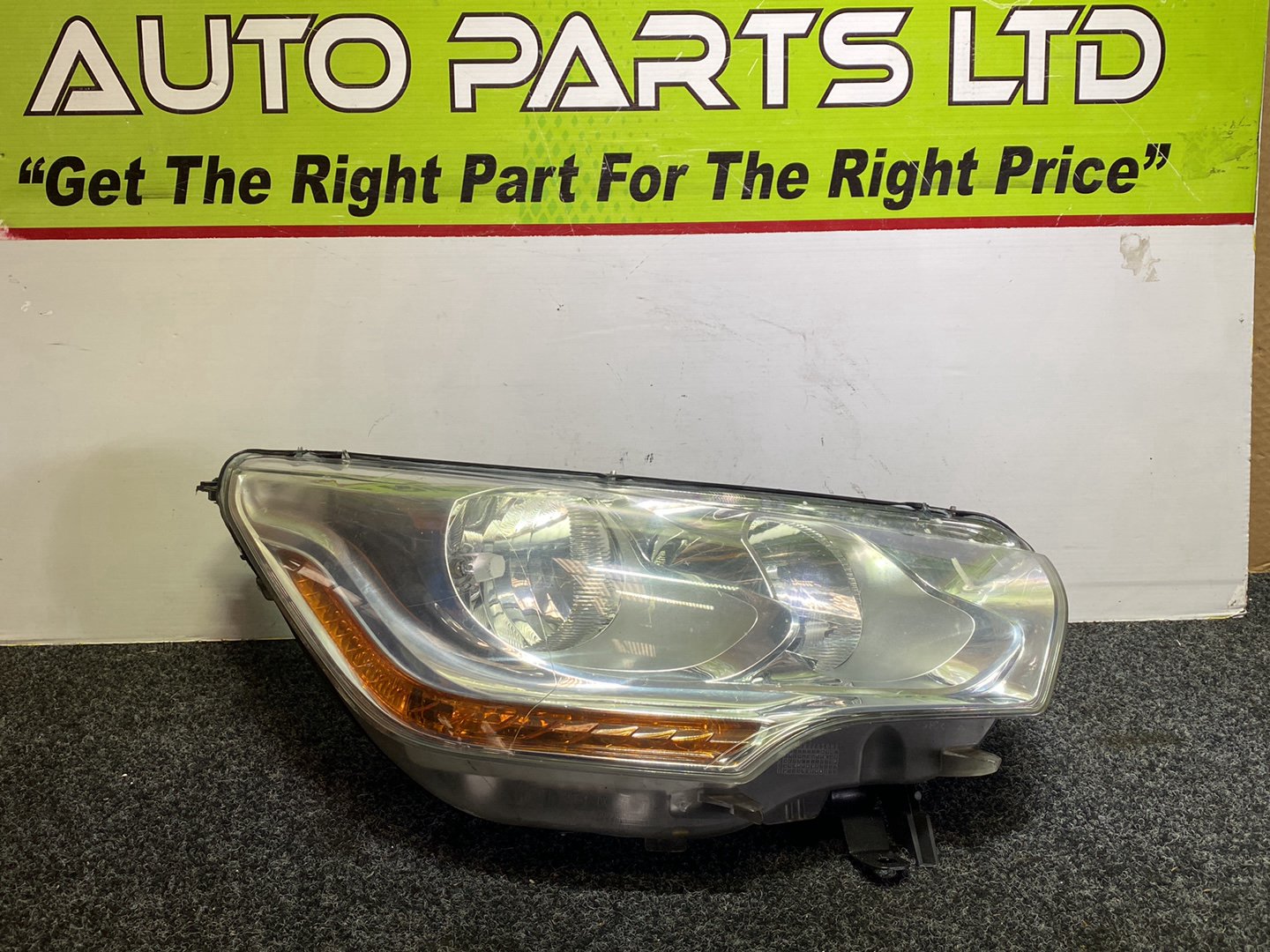 2012 Citroen C4 - Right Headlight