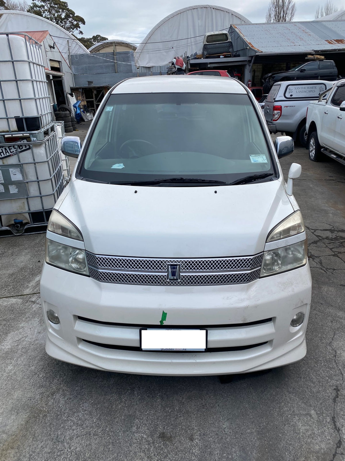 2007 Toyota Voxy AZR60- Dismantling For Parts