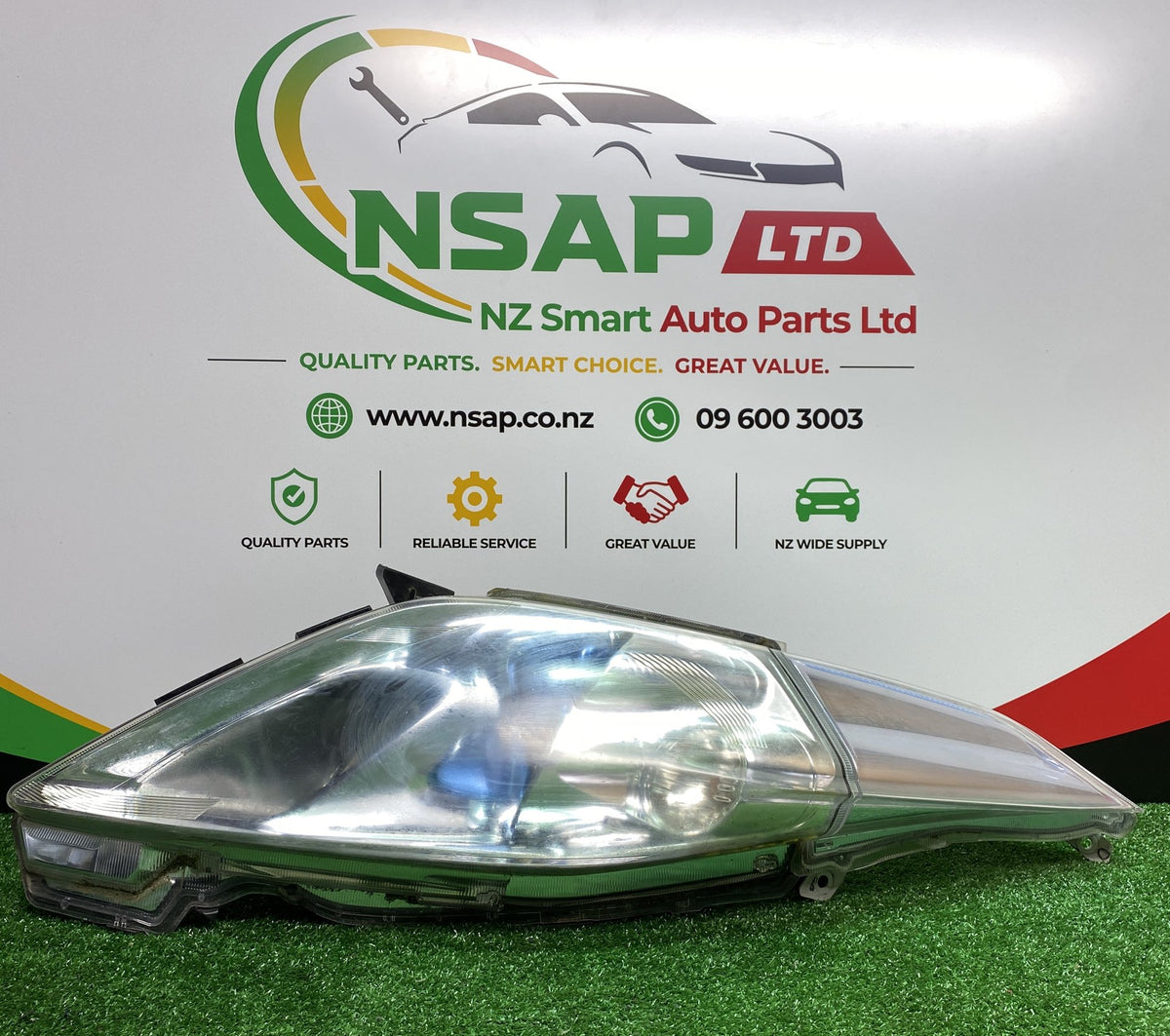 2011 Nissan Leaf - Right Headlight PN: Auto Adjust/ Hid Type/ ICHIKOH 1847