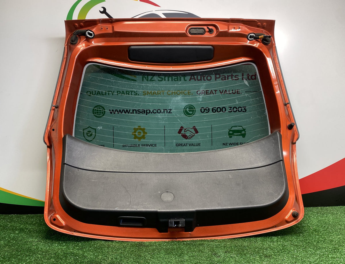2009 Mazda Verisa - Tailgate PN: D4Y16202XD