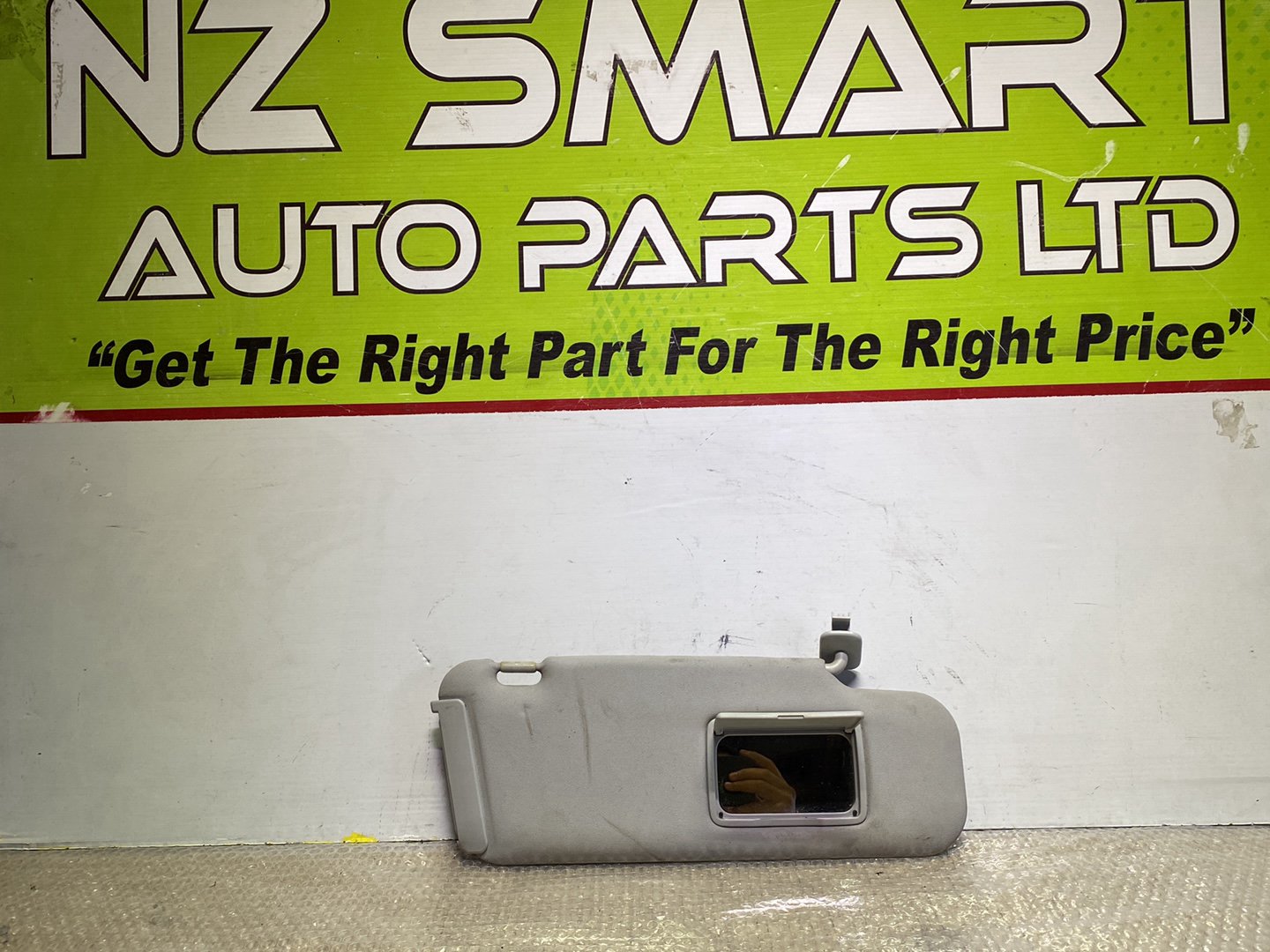 2007 Mazda CX-7- Right Sun Visor PN: E22169270B77
