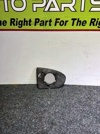 2007 Nissan Dualis - Left Door Mirror Glass