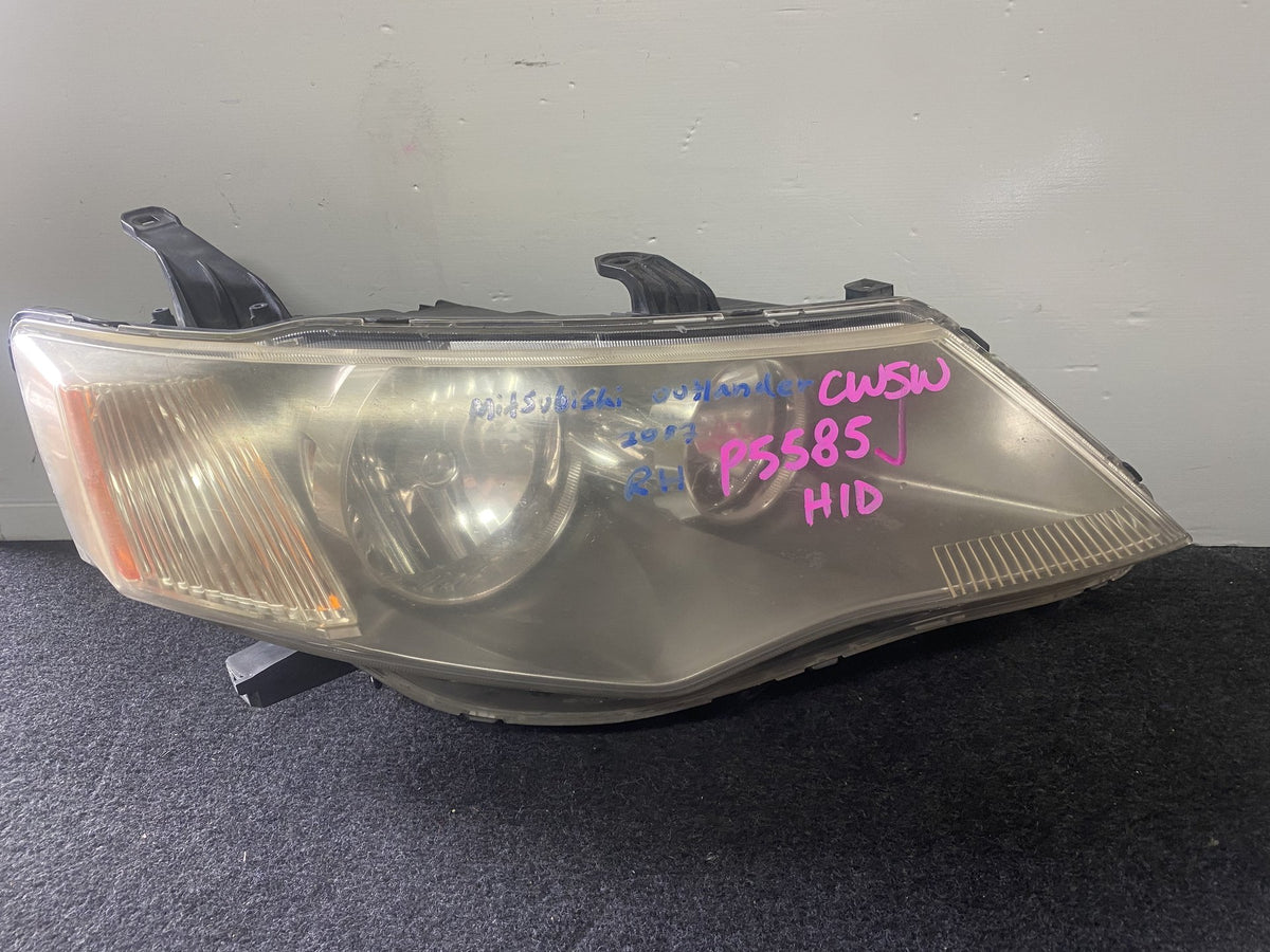 2007 Mitsubishi Outlander - Right Headlight PN: P5585 H.I.D