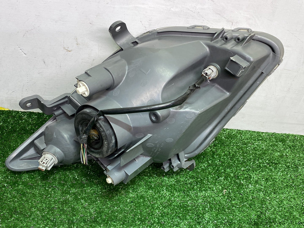 2004 Used Toyota Ist NCP60-0174954 - Left Headlight PN: 8110652270