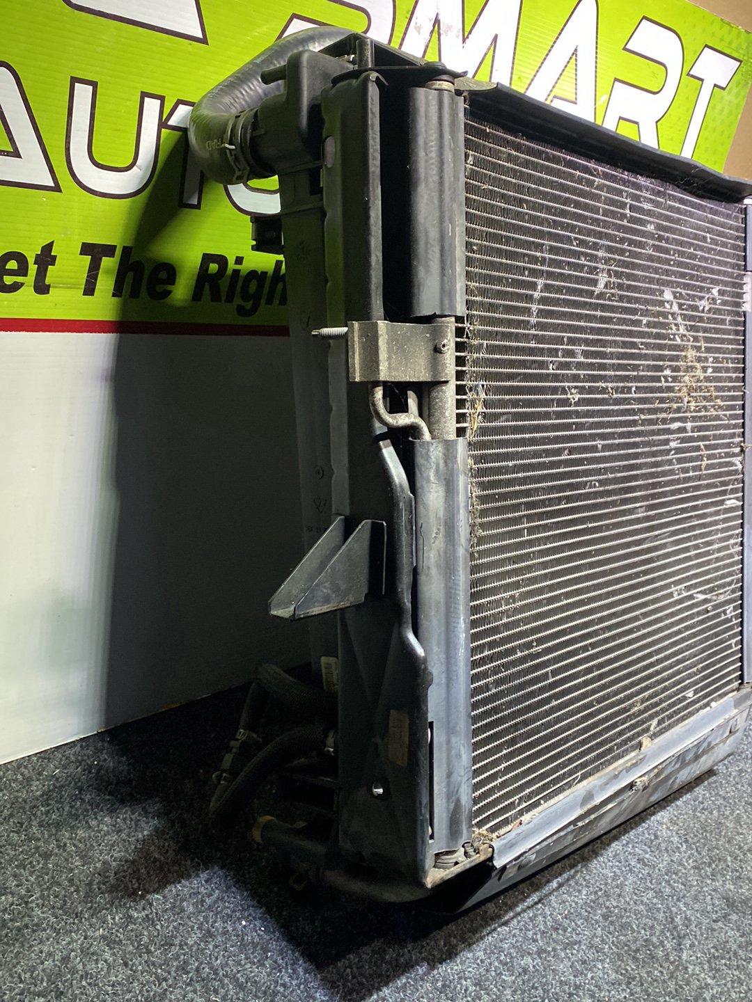 2004 Ford Explorer 1FMDU73E54ZA61167 - Radiator
