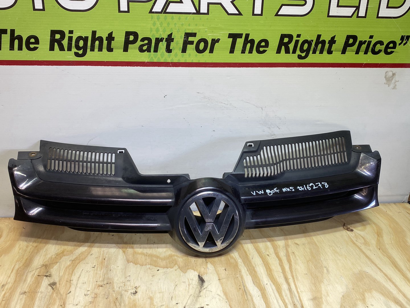 2007 Volkswagen Golf MK5 - 1K - Upper Grille
