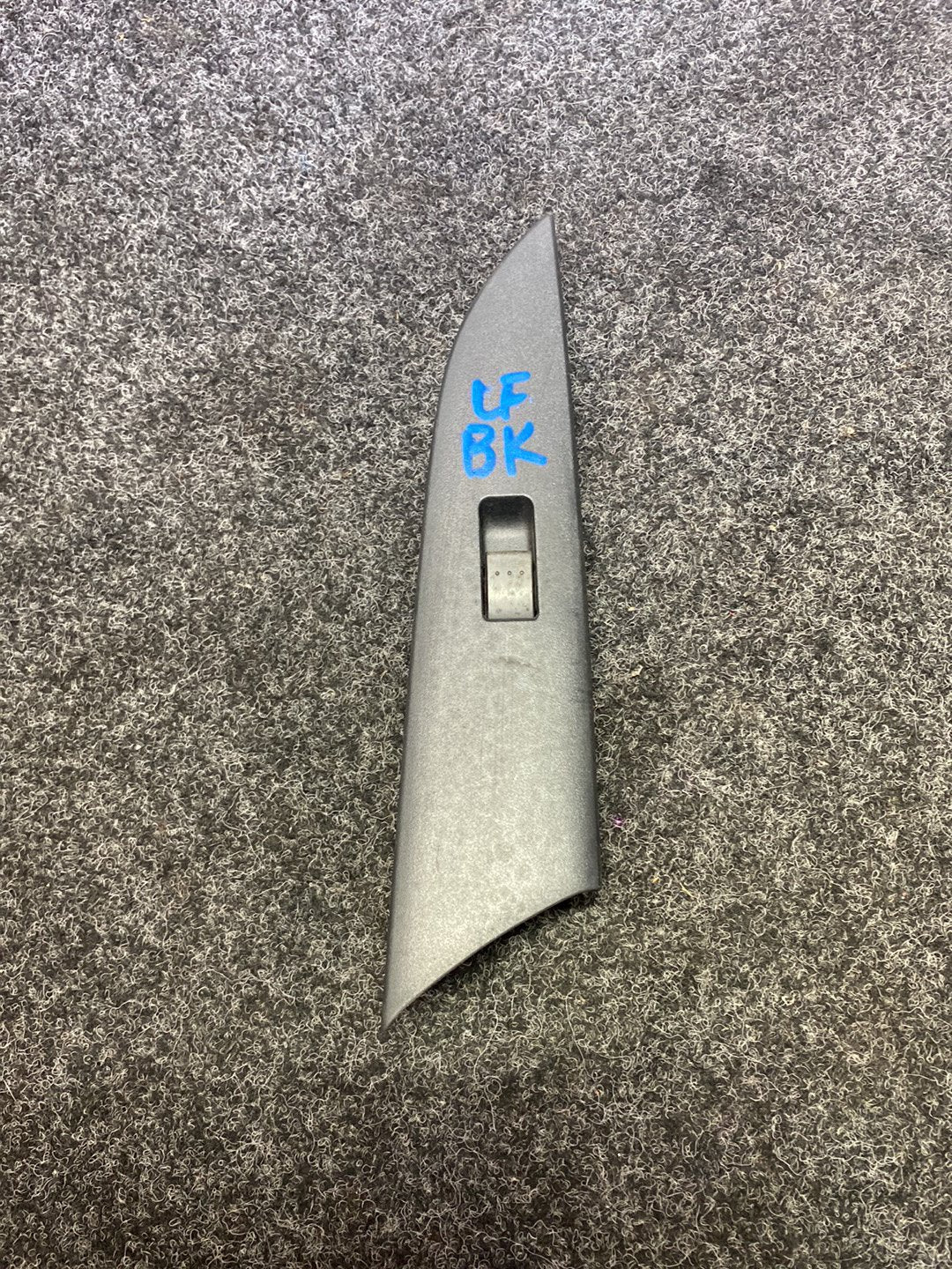 2005 Mazda Axela BK - Left Front Window Switch