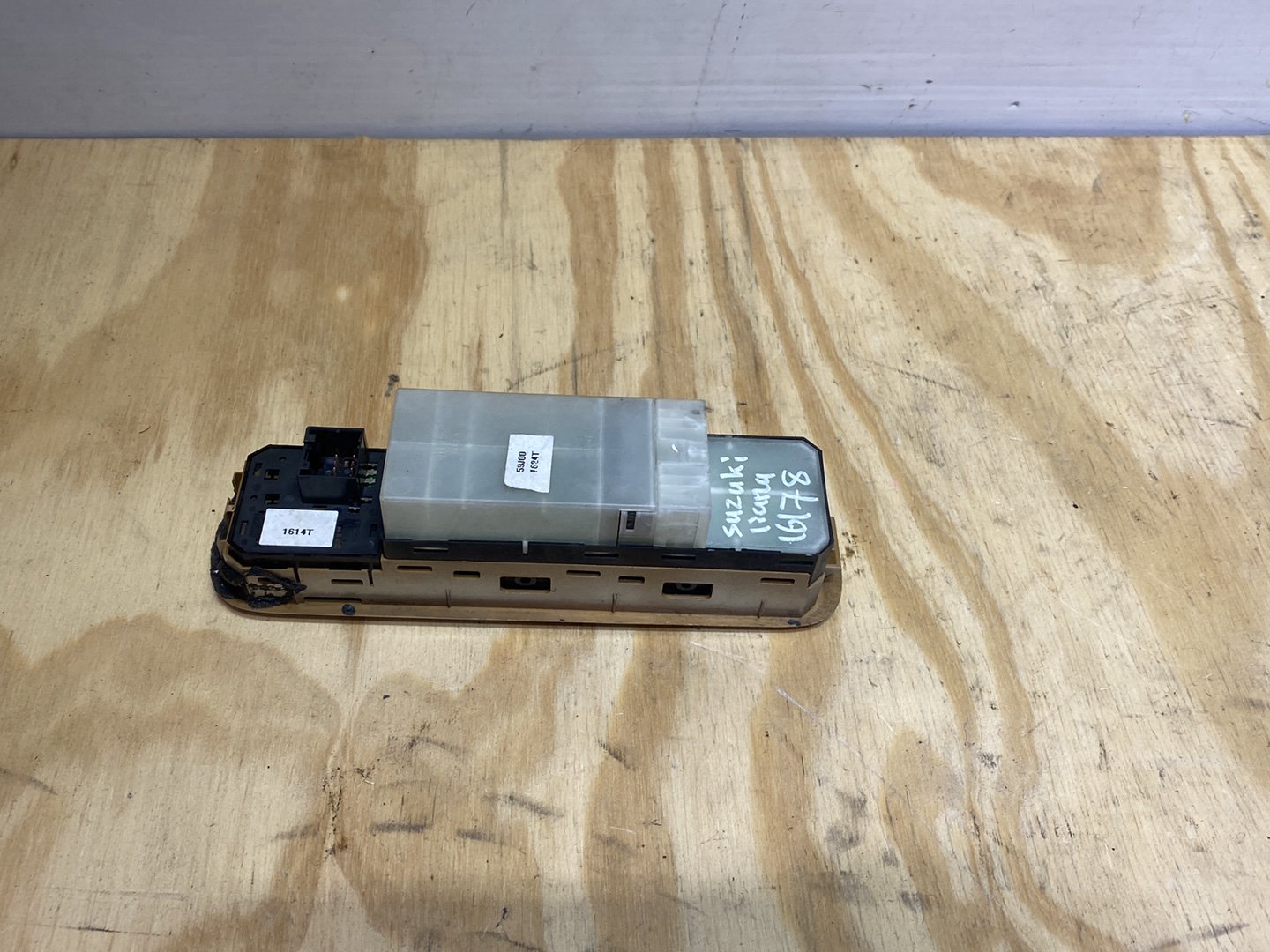 2008 Suzuki Liana - Master Power Window Switch