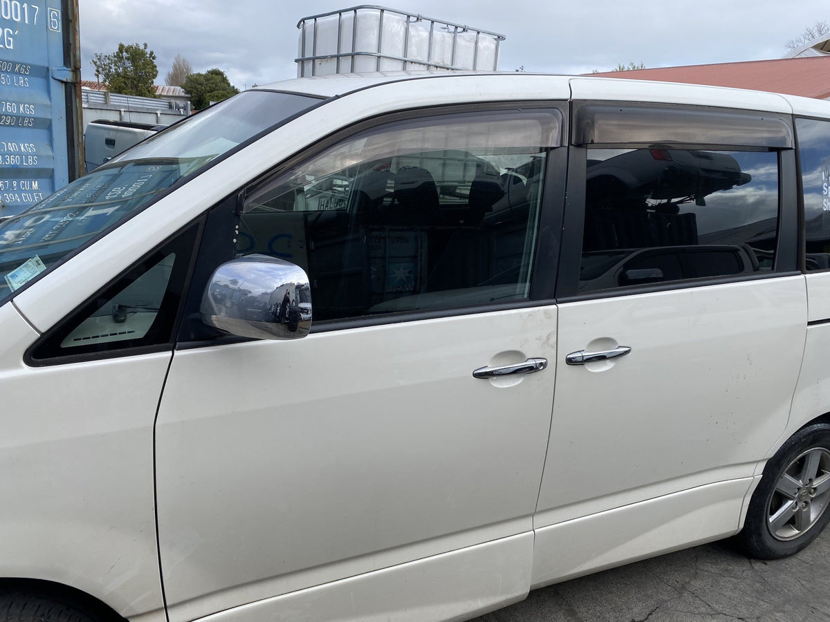 2007 Toyota Voxy AZR60- Dismantling For Parts