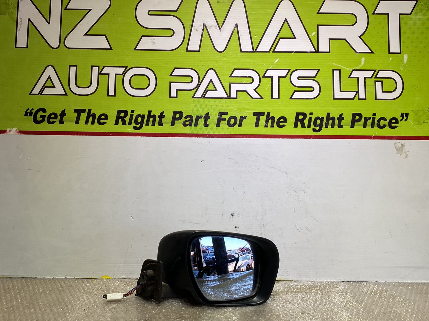 2007 Mazda MPV- Right Door Mirror PN: 7 wires