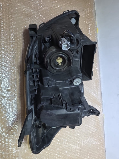 2005 Used Toyota Avensis - Left Headlight PN: