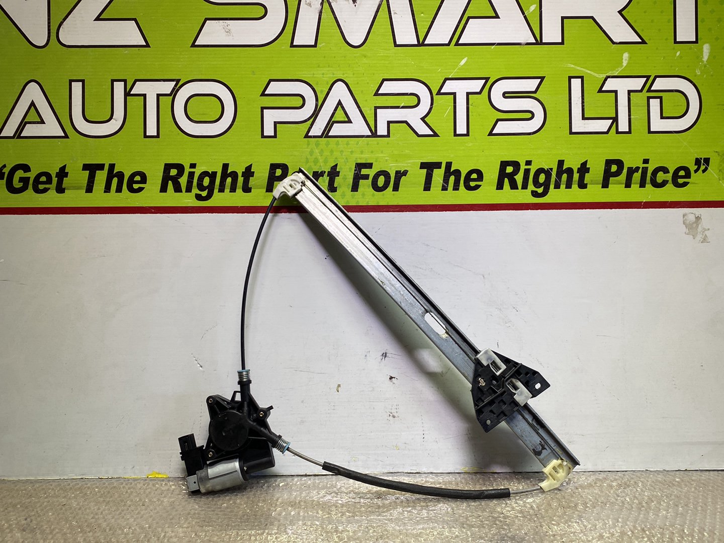 2004 Mazda Demio- Right Front Door Regulator PN: GJ6A5958XF