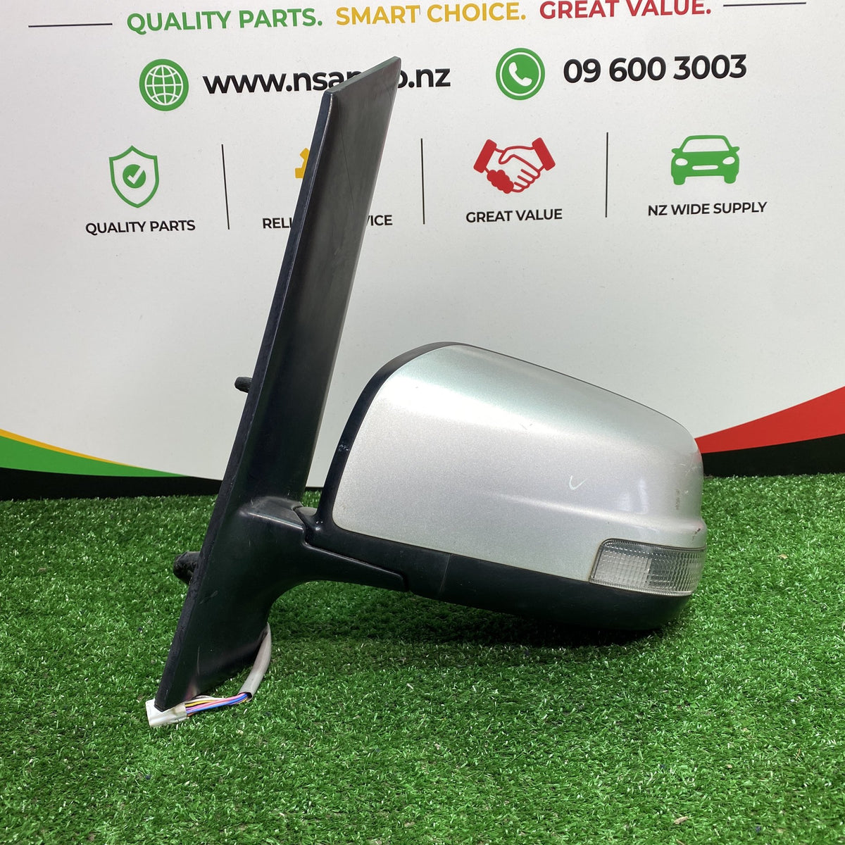 2008 Nissan Serena C25 - Left Door Mirror PN: 7 wires