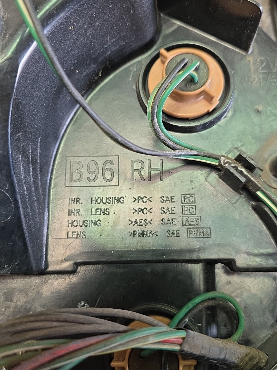 2004 Nissan Bluebird- Right Taillight PN: See the photos