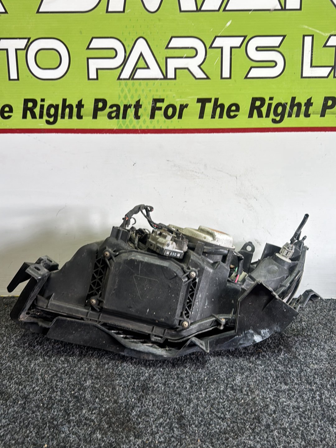 2008 Subaru Legacy - Right Headlight PN: 100-20952
