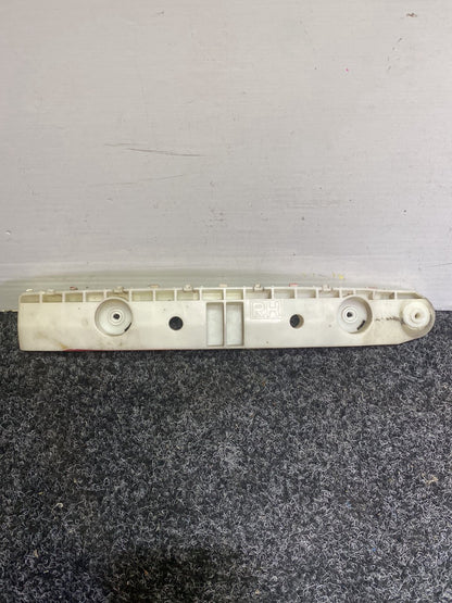 2011 Nissan Juke YF15 - Right Rear Bumper Retainer