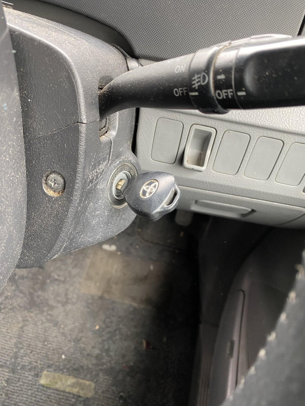 2007 Toyota Voxy AZR60- Dismantling For Parts