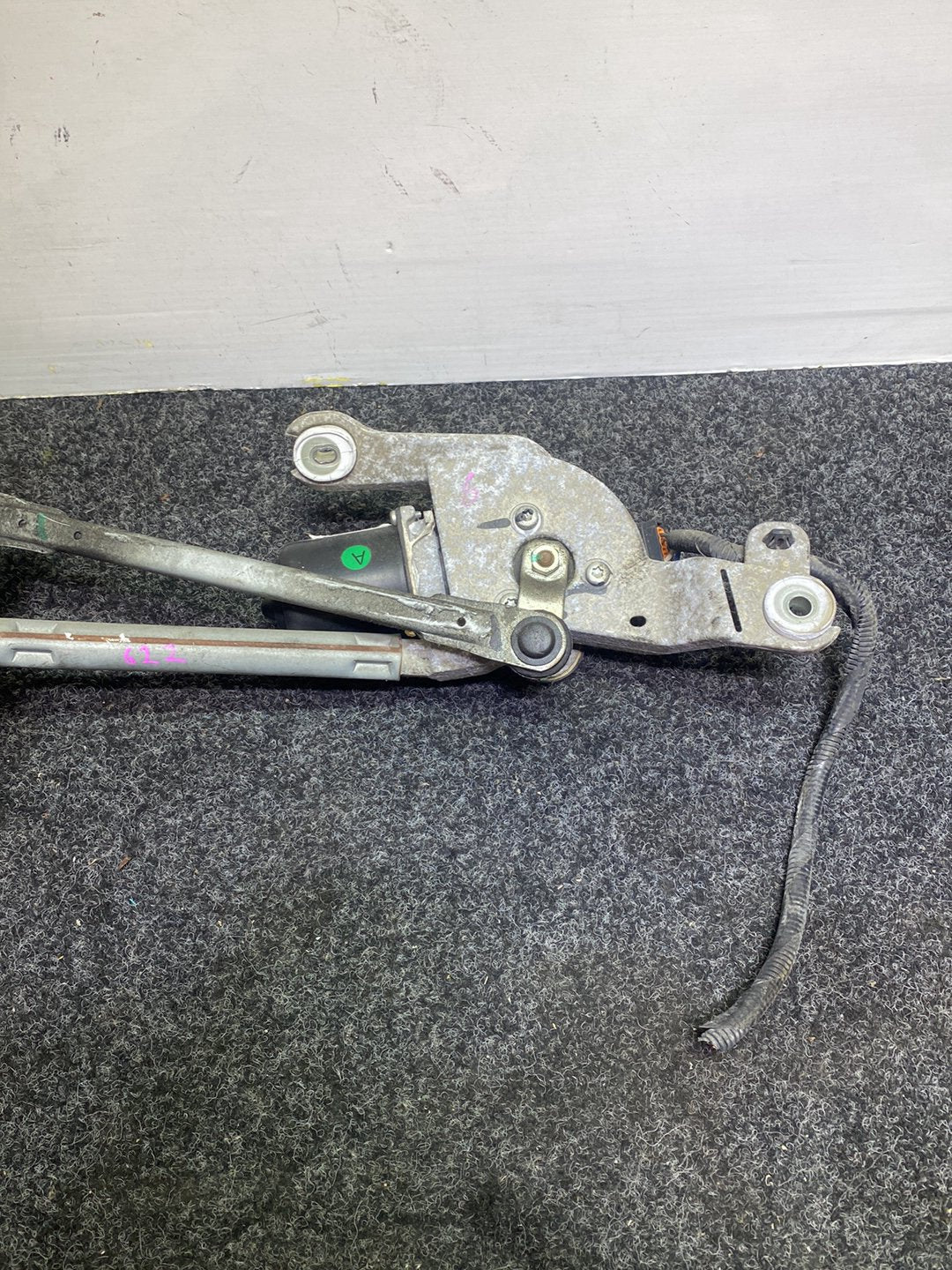 2010 Nissan Juke YF15 - Front Wiper Rack Assembly