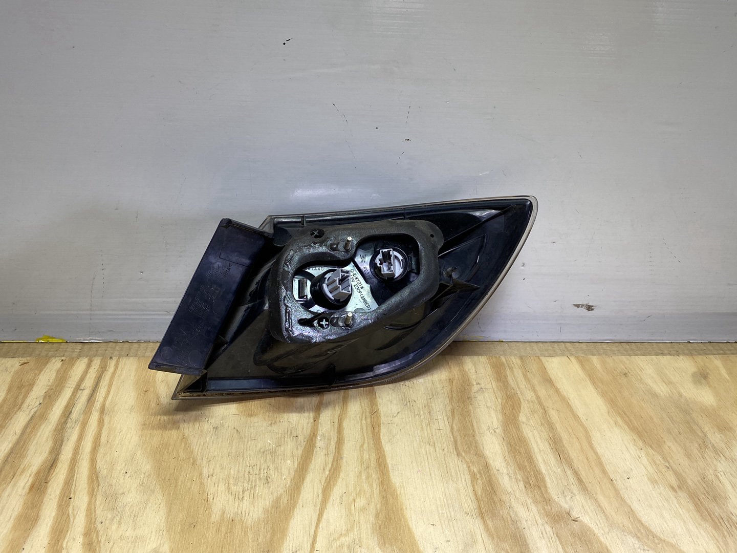 2005 Mazda Axela BK5P - Left Taillight PN: P2912
