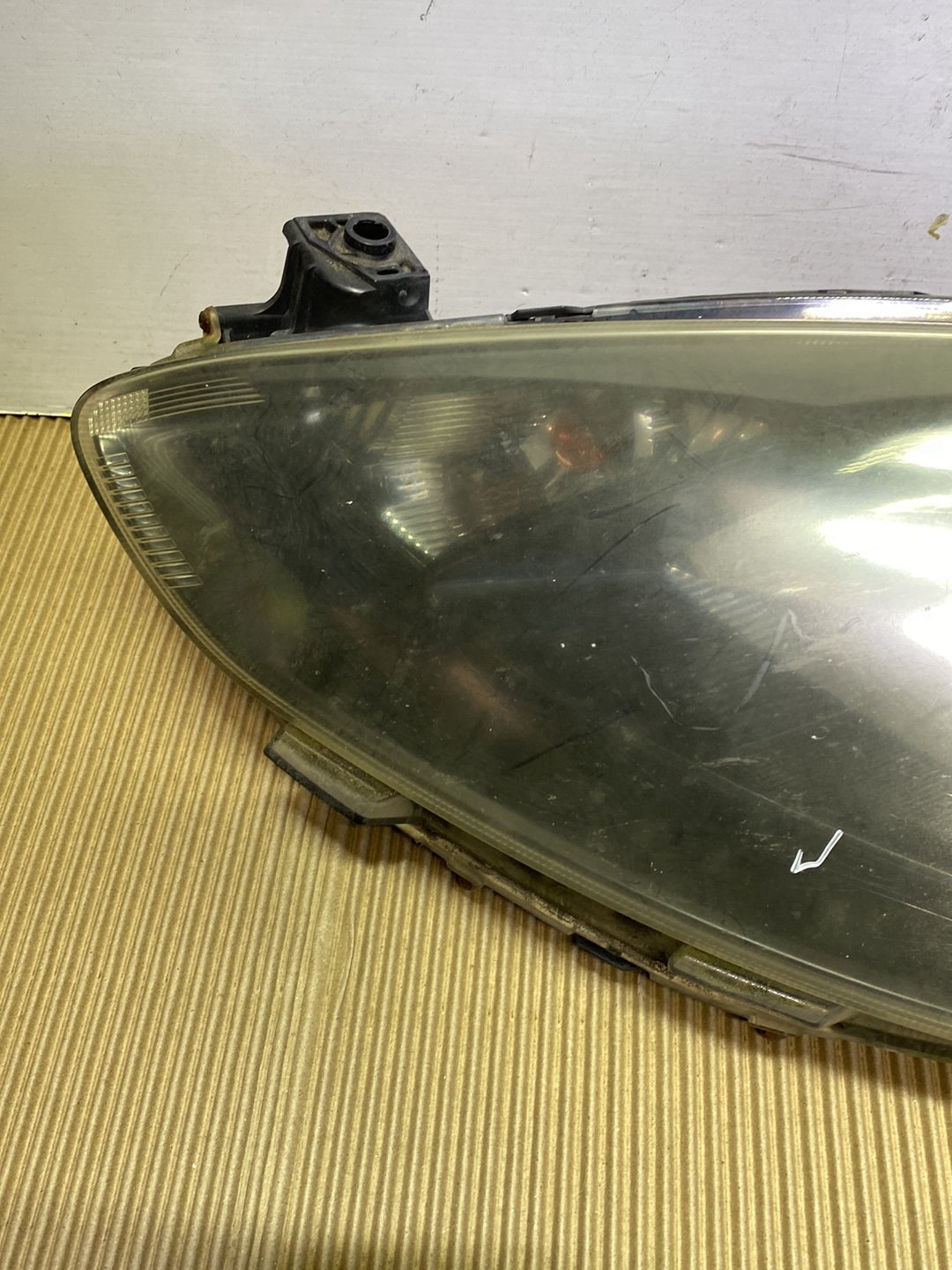2009 Mazda Demio- Left Headlight PN: STANLEY 907-38200