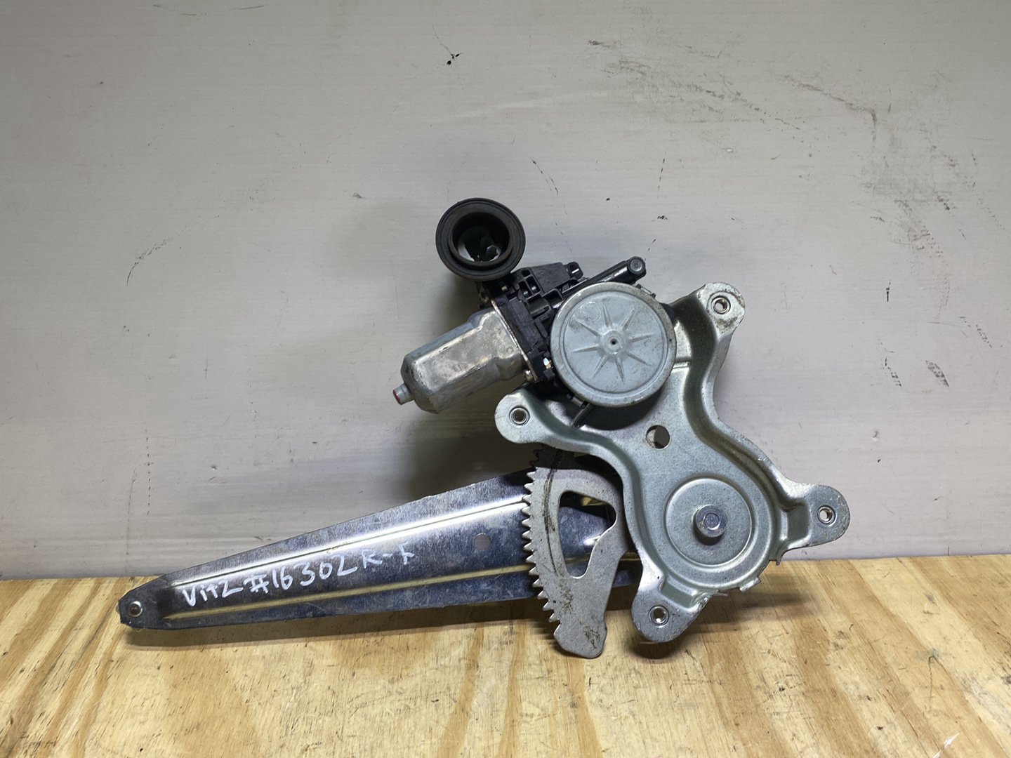 2008 Toyota Vitz - Right Front Window Regulator/Motor