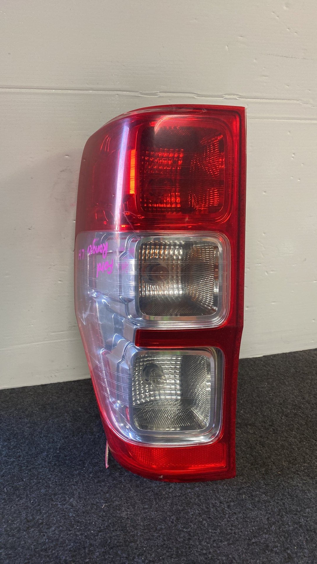 2014 Ford Ranger - Left Taillight PN: DB39-13405