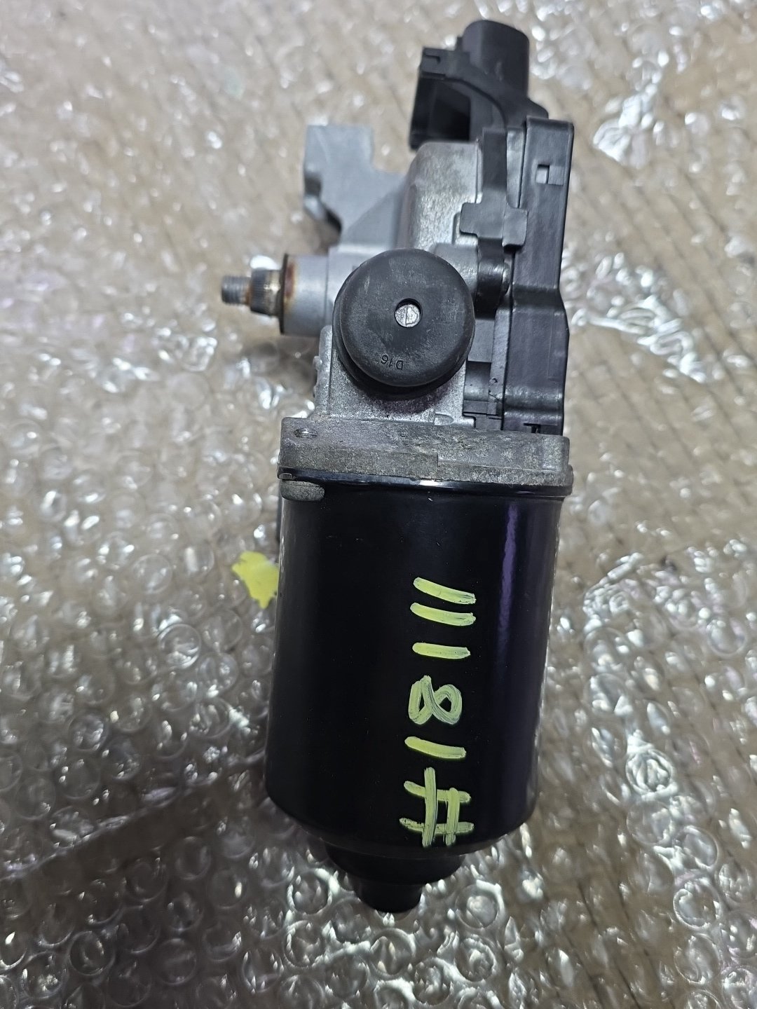 2011 Toyota Prius W20- Front Wiper Motor PN: see the photos