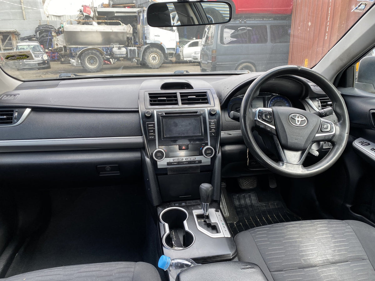 2016 Toyota Camry Hybrid H Dismantling For Parts