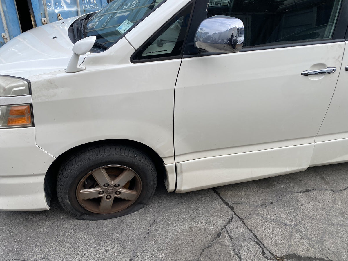 2007 Toyota Voxy AZR60- Dismantling For Parts