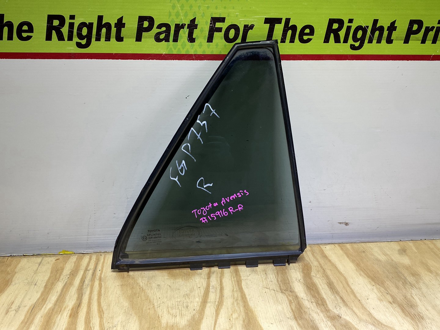 2003 Toyota Avensis AZT250 - Right Rear Quarter Door Glass