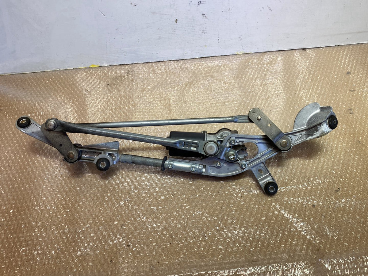2013 Nissan Fuga - Wiper Motor PN: Wiper Iinkage