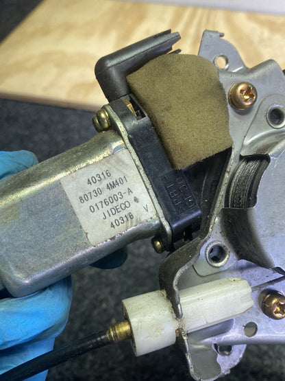 2003 Nissan Bluebird - Right Front Window Regulator/Motor
