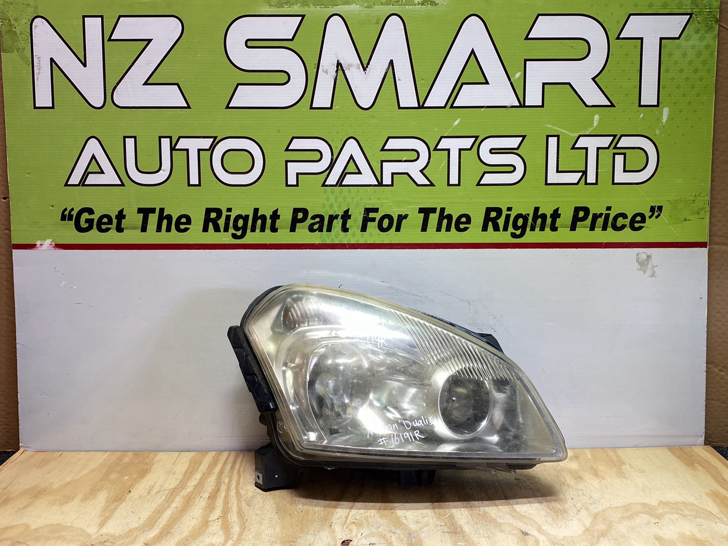 2008 Nissan Dualis KJ10 - Right Headlight PN: see photo
