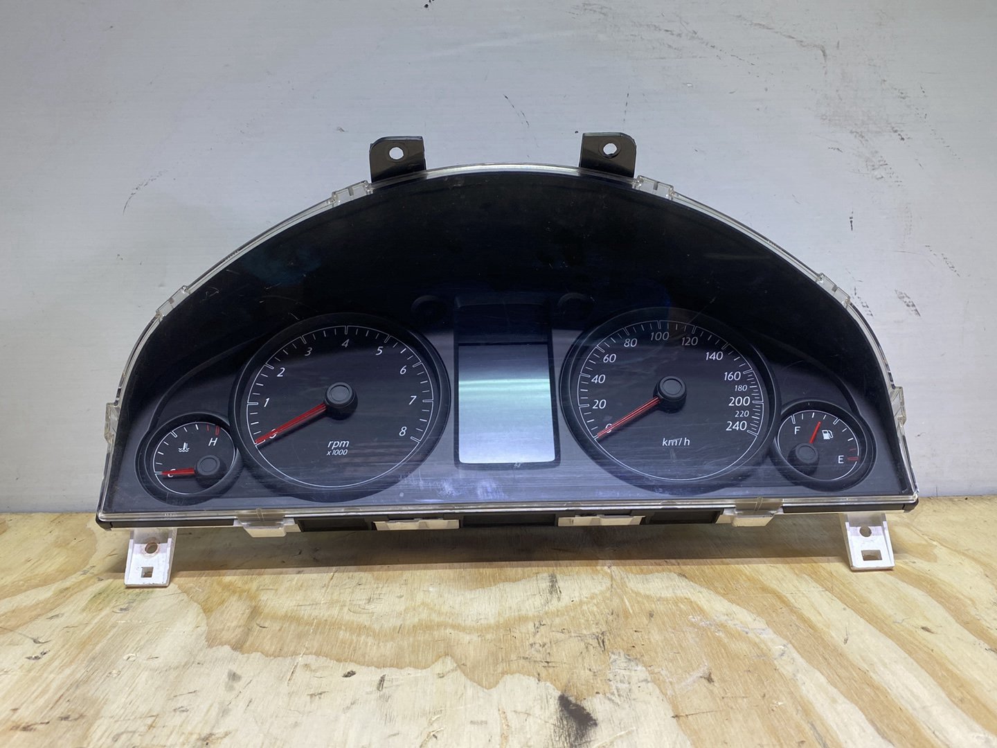 2010 Holden Commodore - Instrument Cluster