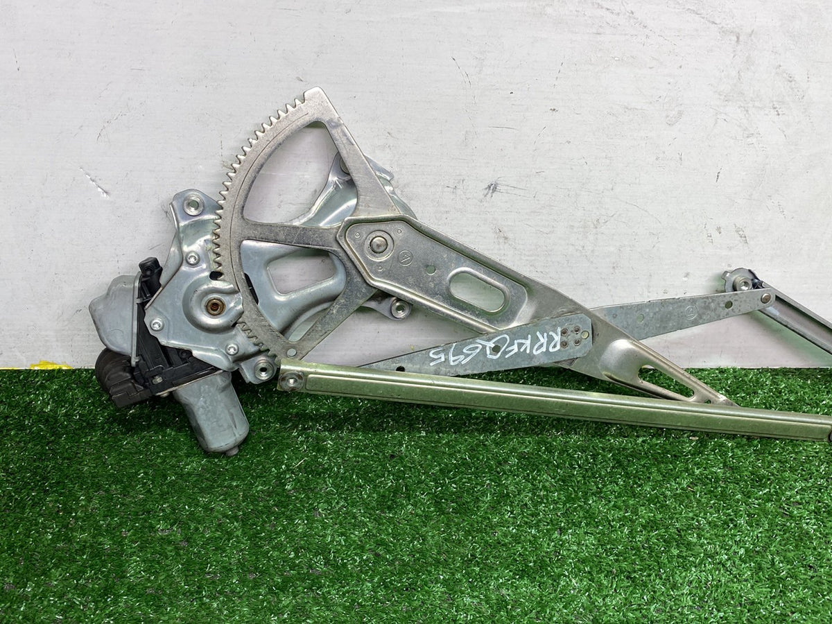 Jul 2009 to Dec 2015 - Used Toyota Prius ZVW30R - Right Rear Window Regulator/Motor - Power